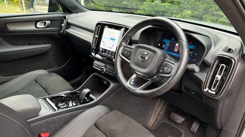 Volvo XC40 2.0 B4P Plus Dark 5dr Auto Petrol Estate